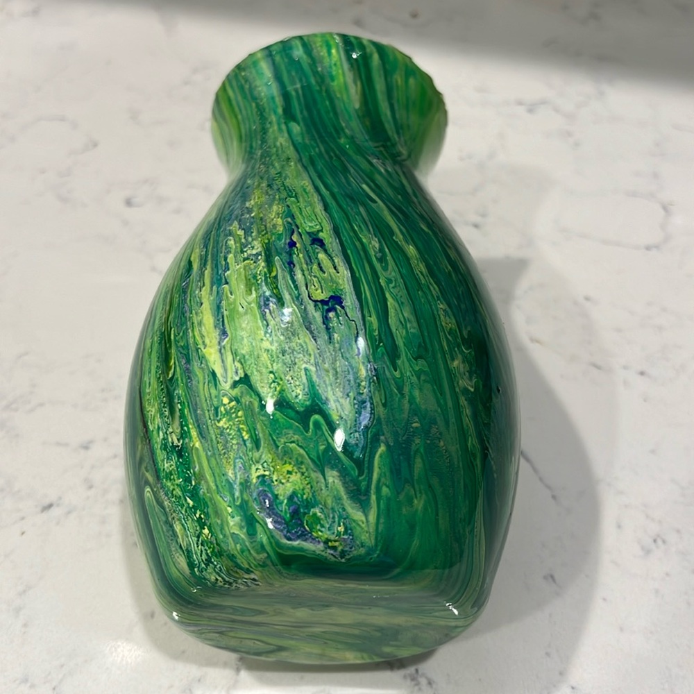 Handmade Vase in shade of green - Picture 1 of 7